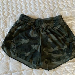 Lululemon track that shorts